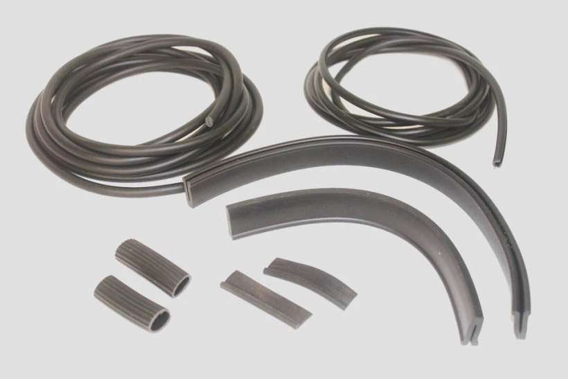 Preview: Keder Set Simson KR51 Schwalbe Gummi Motor Lenkerschale Knieblech Haube